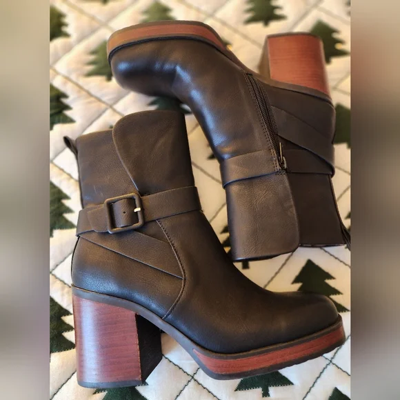 Korks Marci Black Heeled Boots - Picture 2 of 9